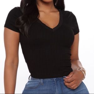 ⭐️ HOST PICK ⭐️ Black Crop Top 🖤🖤🖤